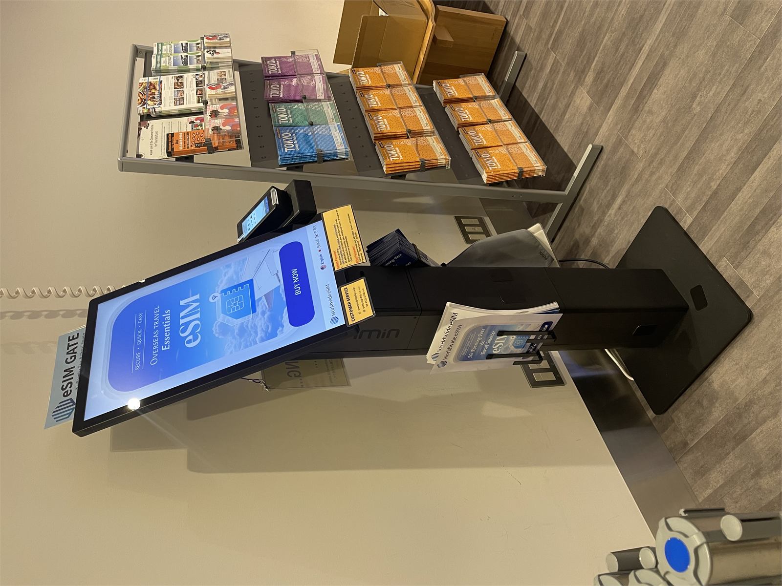 東京国際クルーズターミナルに設置された eSIM GATE